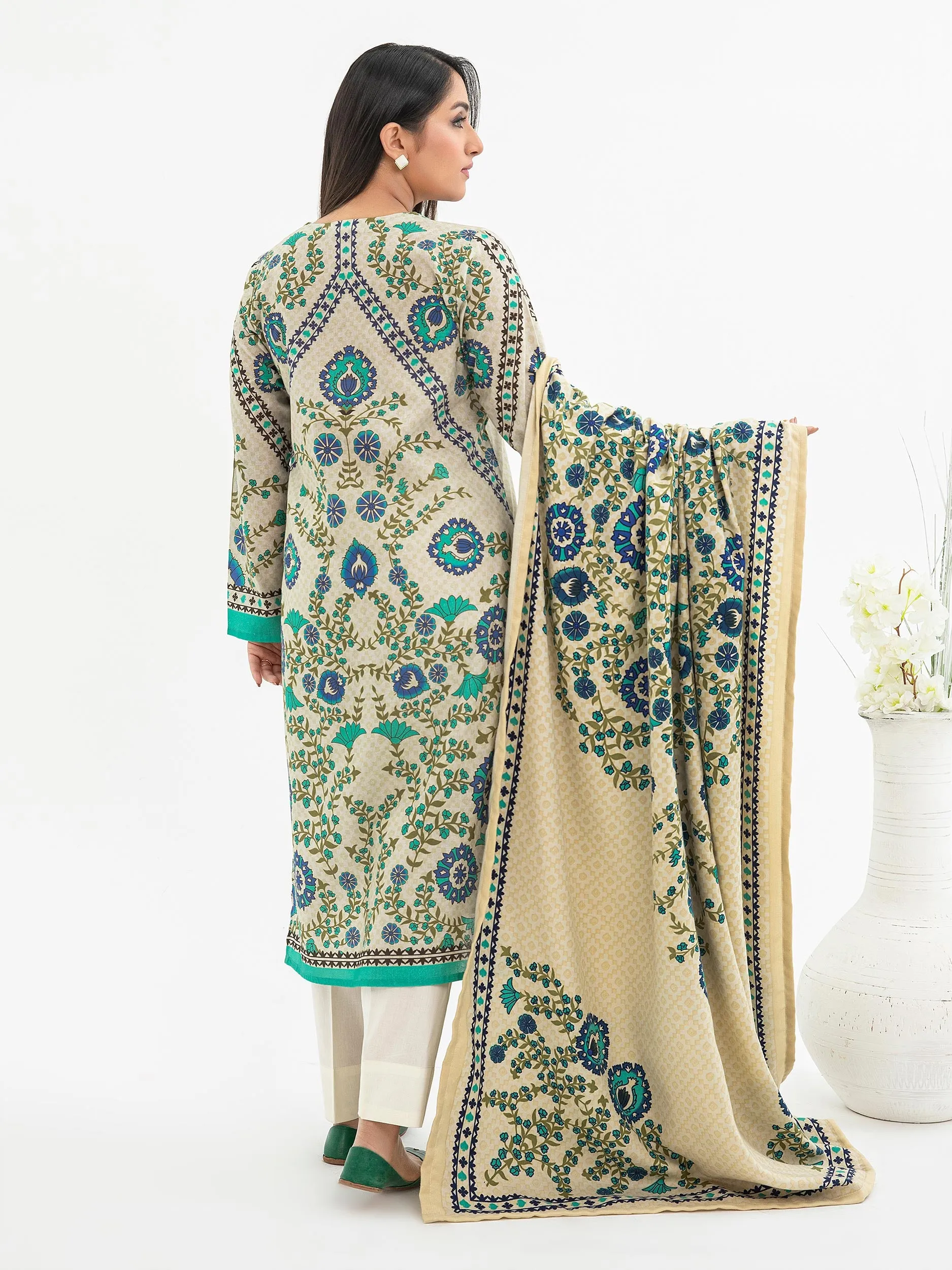 2 Piece Khaddar Suit-Embroidered (Pret)