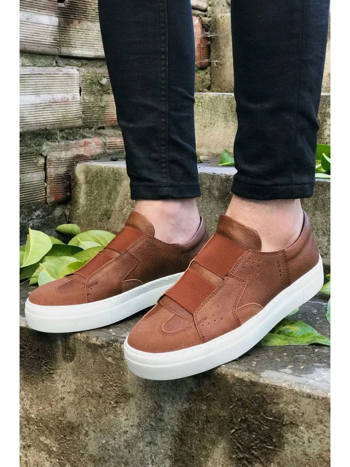 Brown Sneaker CH033