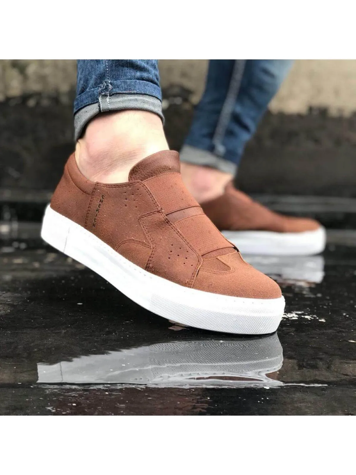 Brown Sneaker CH033