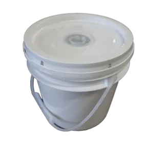 Bucket Feeder With Feeding Plugs