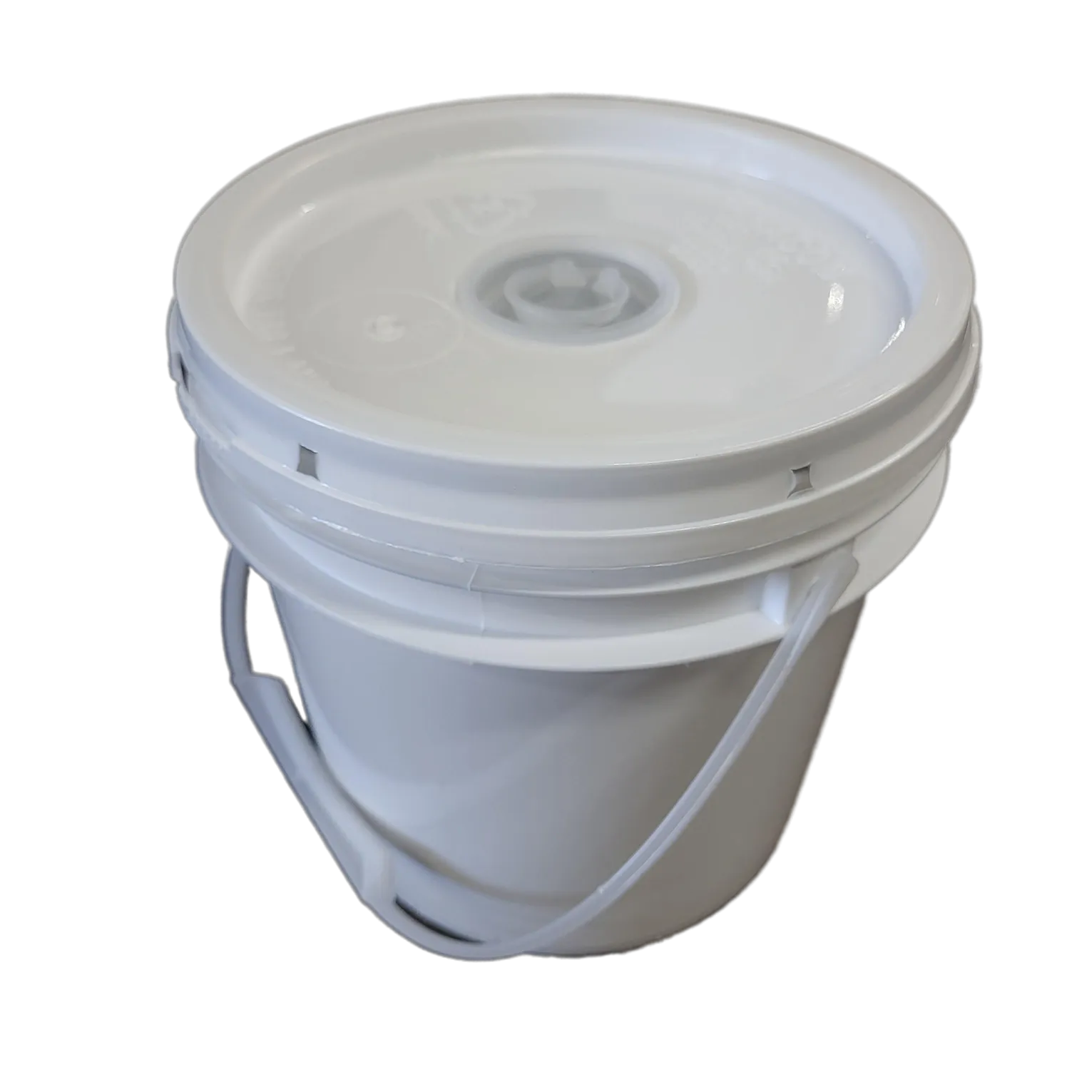 Bucket Feeder With Feeding Plugs