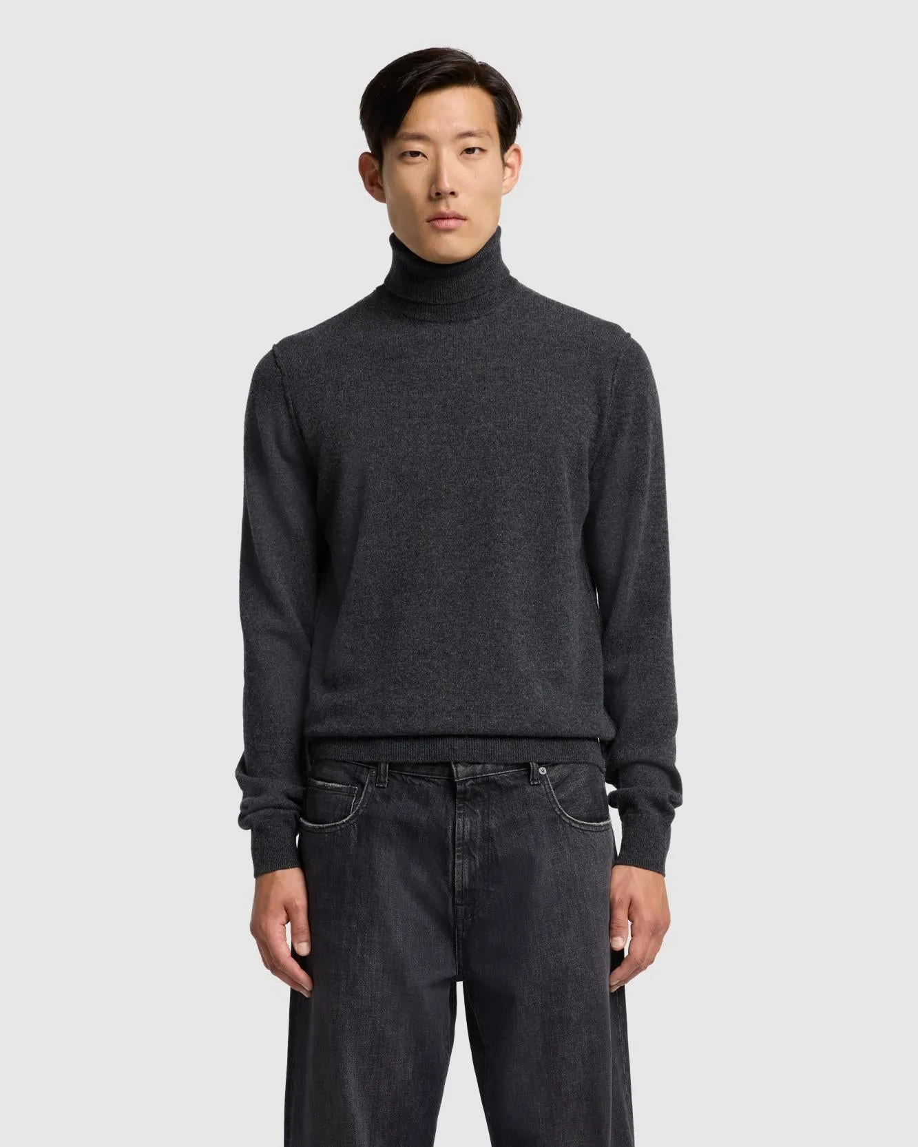 Cashmere Turtleneck in Dark Grey