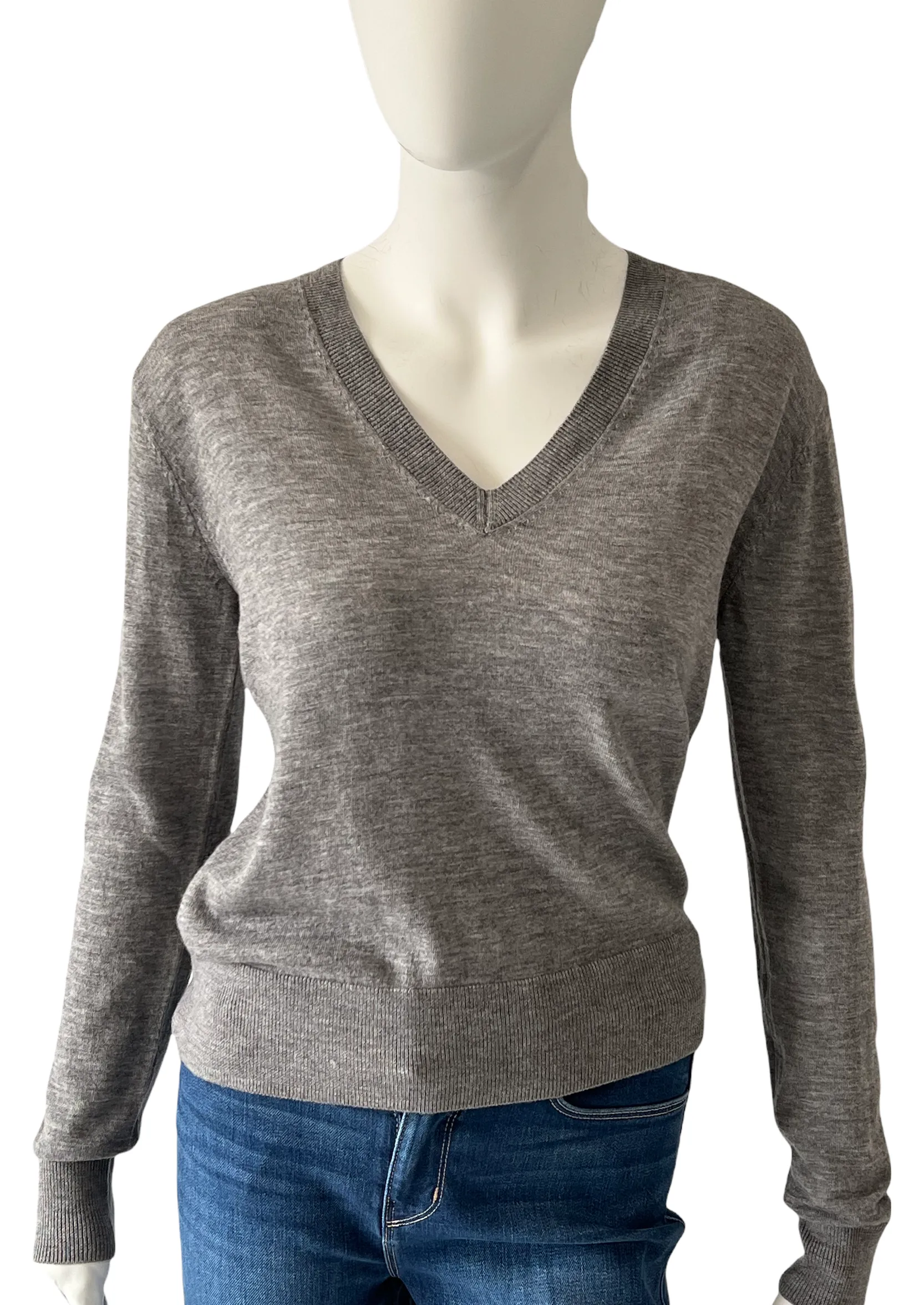 CORE V NECK SWEATER