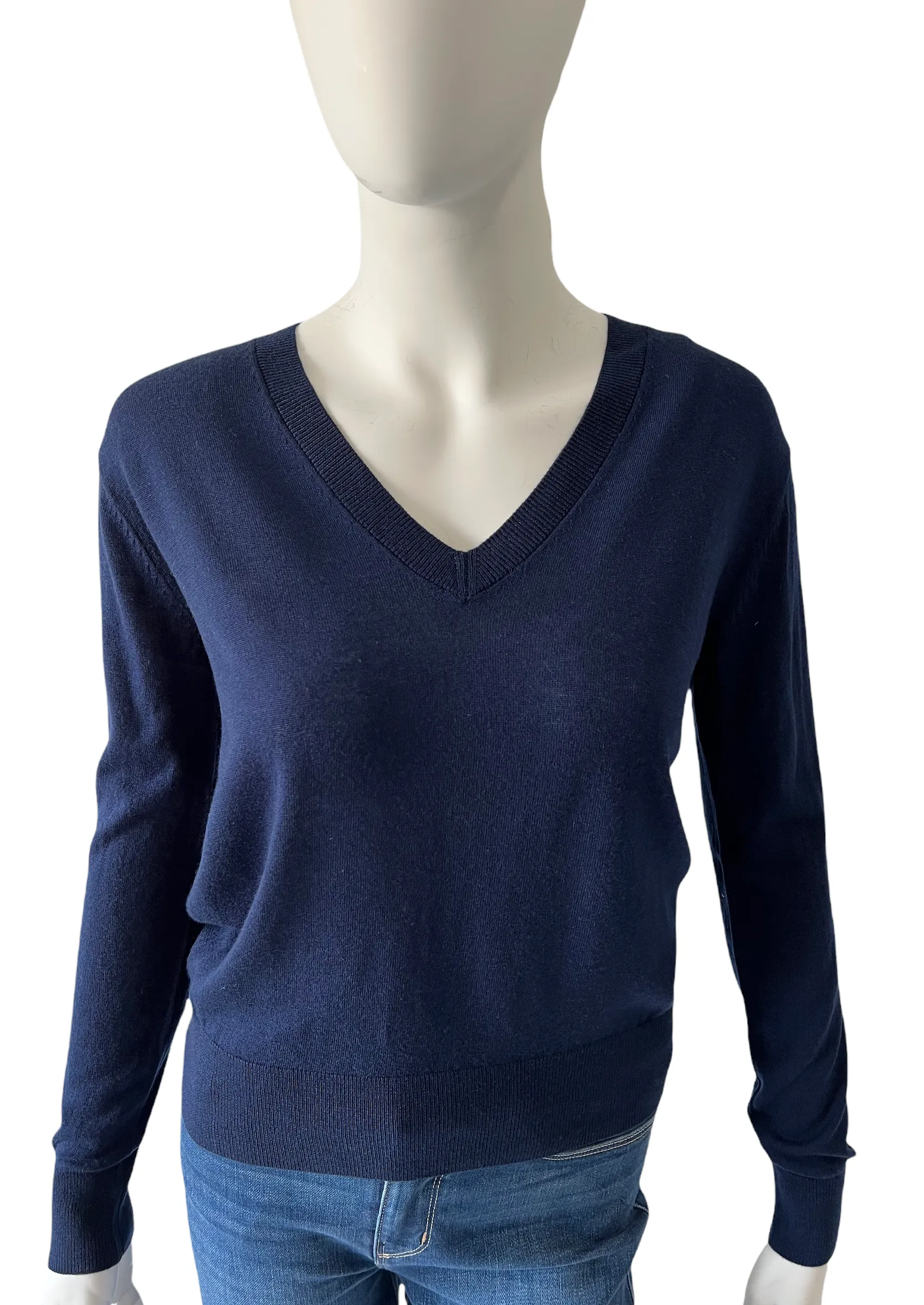 CORE V NECK SWEATER