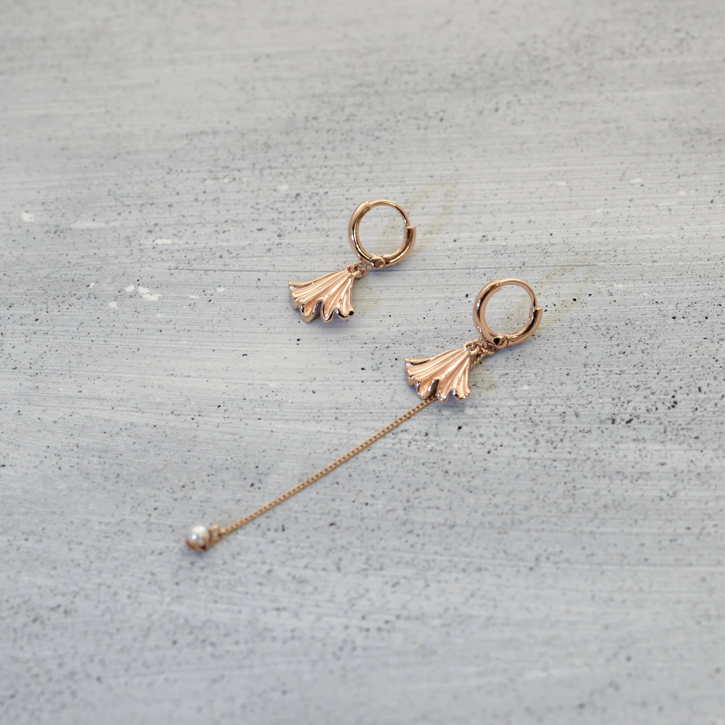 Dance with the shell sleeper Earring (single) - 14K/ 18K Gold