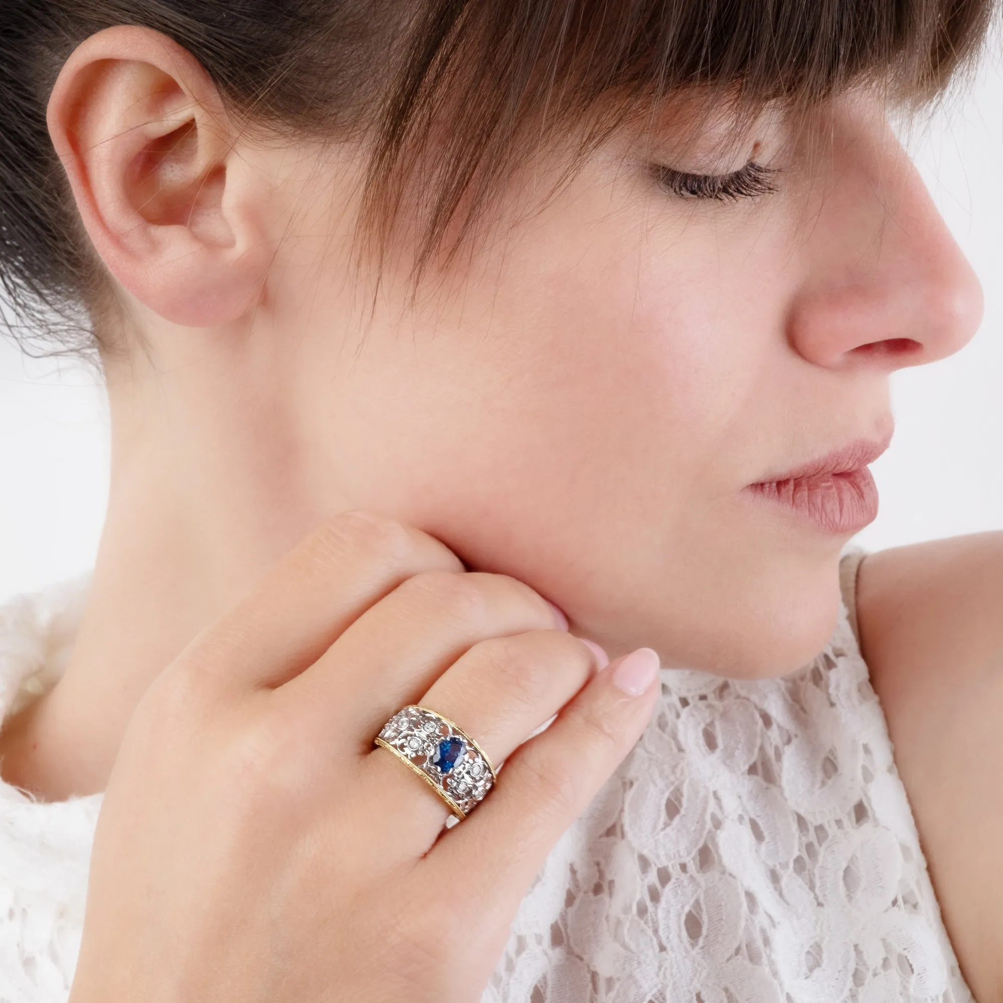 Hand engraved 18k gold blue sapphire band