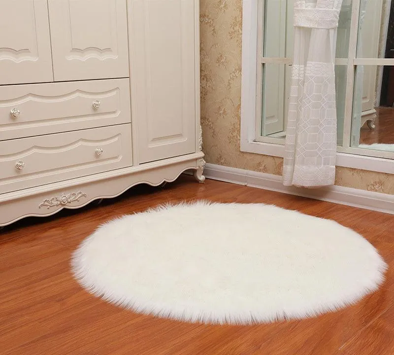 Luxurious Round White Faux Sheepskin Rug for Home Décor