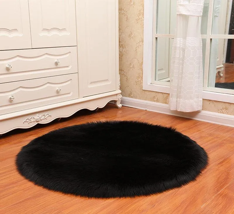 Luxurious Round White Faux Sheepskin Rug for Home Décor